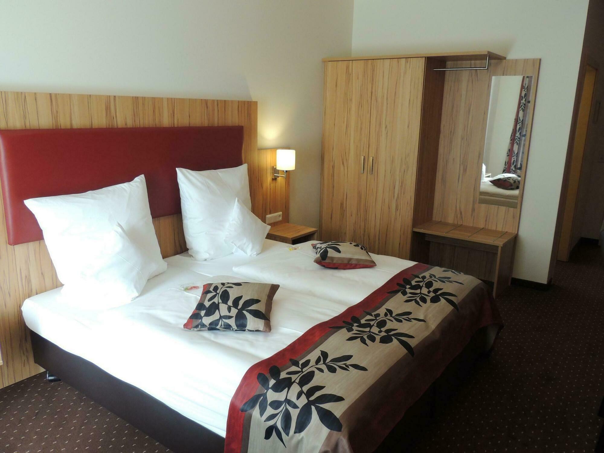 Sutter'S Landhaus Hotel Gensingen Eksteriør billede